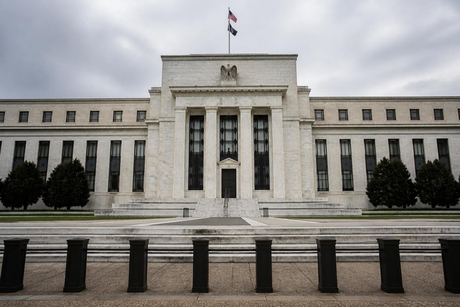 Fed internt splittet: Neste renteendring kan gå begge veier — markeder priser inn usikkerhet